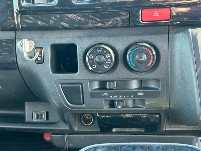 ハイエースバン 　４ＷＤ　ＥＴＣ　バックカメラ　ナビ　両側スライドドア　ＡＴ　Ｂｌｕｅｔｏｏｔｈ　エアコン　パワーウィンドウ　運転席エアバッグ（12枚目）