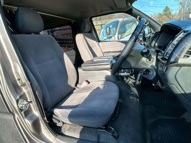 ハイエースバン 　４ＷＤ　ＥＴＣ　バックカメラ　ナビ　両側スライドドア　ＡＴ　Ｂｌｕｅｔｏｏｔｈ　エアコン　パワーウィンドウ　運転席エアバッグ（18枚目）