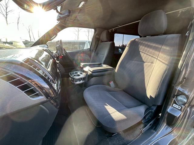 ハイエースバン 　４ＷＤ　ＥＴＣ　バックカメラ　ナビ　両側スライドドア　ＡＴ　Ｂｌｕｅｔｏｏｔｈ　エアコン　パワーウィンドウ　運転席エアバッグ（27枚目）