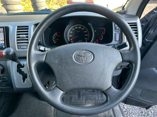 ハンドルの状態が悪いと運転に集中できませんよね。こちらの車、お気軽にお問い合わせください。