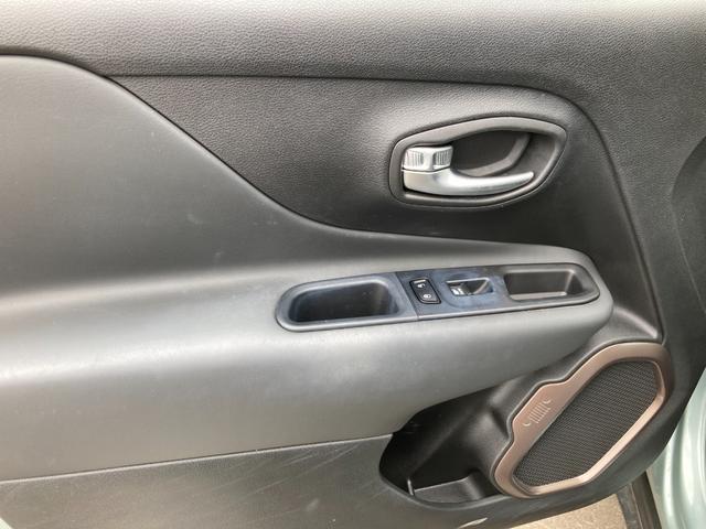 ジープ・レネゲード４ｘｅ アップランド　４ｘｅ　限定車　フルセグナビ　ＡＣＣ　ＡｐｐｌｅＣａｒＰｌａｙ　シートヒーター　ステアリングヒーター　バックカメラ　ＥＴＣ２．０　純正１７インチＡＷ　レーンアシスト（50枚目）