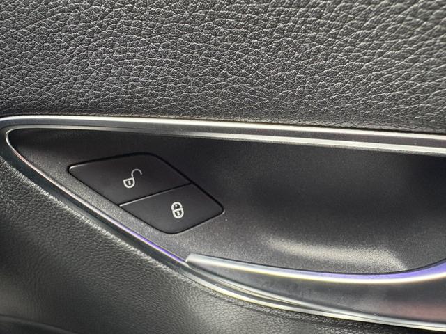 MERCEDES BENZ E-CLASS E200 4MATIC AVANTGARDE