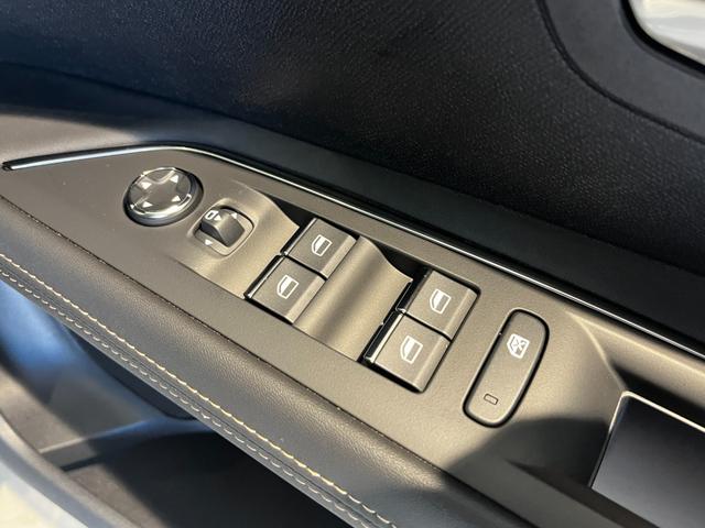 ３００８ ＧＴ　ブルーＨＤｉ　フルセグナビ　本州仕入　パノラミックサンルーフ　電動半革シート　純正１８インチＡＷ　アクティブクルコン　ＬＥＤライト　ＡｐｐｌｅＣａｒＰｌａｙ　ＥＴＣ　Ｂｌｕｅｔｏｏｔｈ接続（22枚目）