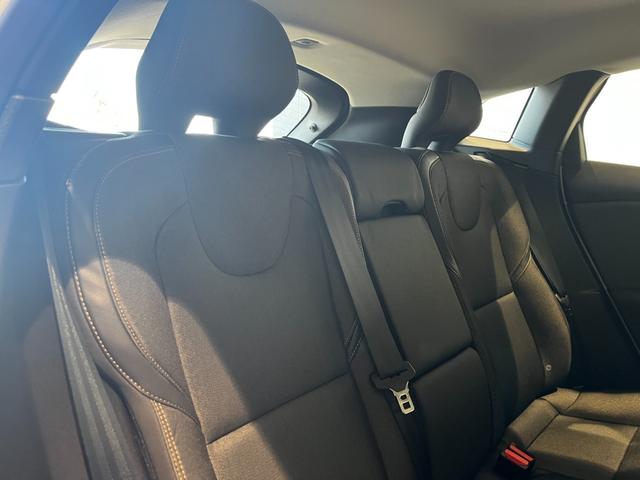 内装クリーニングも施しております。内装の綺麗なお車は気持ちが良くオススメさせていただく１つのポイントになっております。