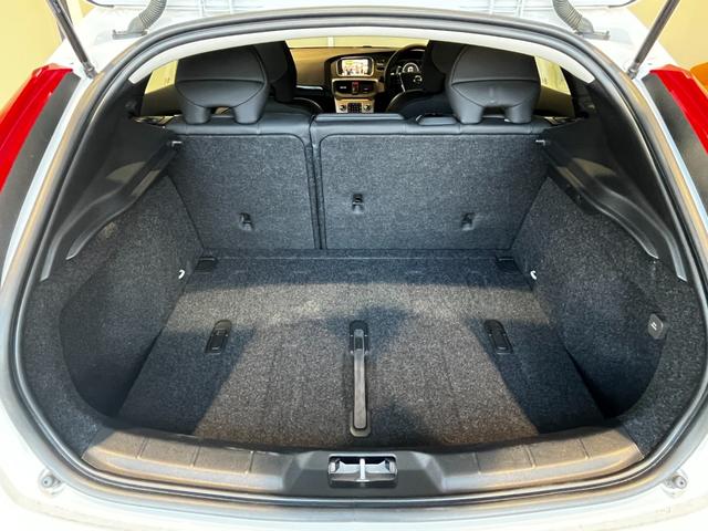 最新鋭の自社整備工場にて、車検・点検は勿論の事、あらゆるご要望にお応えすべく輸入車ディーラーならではの最新のコンピューターシステムとベテランの整備士がバックＵＰ！