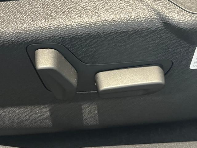 Ｃ４ マックス　ハイブリッド　純正ナビ　ＡＣＣ　電動シート　シートヒーター　バックカメラ　ＨＵＤ　電動ランバーサポート　レーンキープアシスト　アクティブセーフブレーキ　ブラインドスポットモニター　ＬＥＤライト　純正１７インチＡＷ（28枚目）