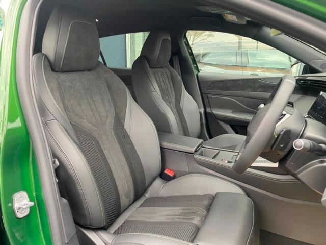 ３０８ ＧＴ　ブルーＨＤｉ　純正ナビ　アルカンターラシート　アダプティブクルーズコントロール　ＬＥＤ・ＣａｒＰｌａｙ　ブラインドスポットモニター　バックカメラ　シートヒーター（13枚目）