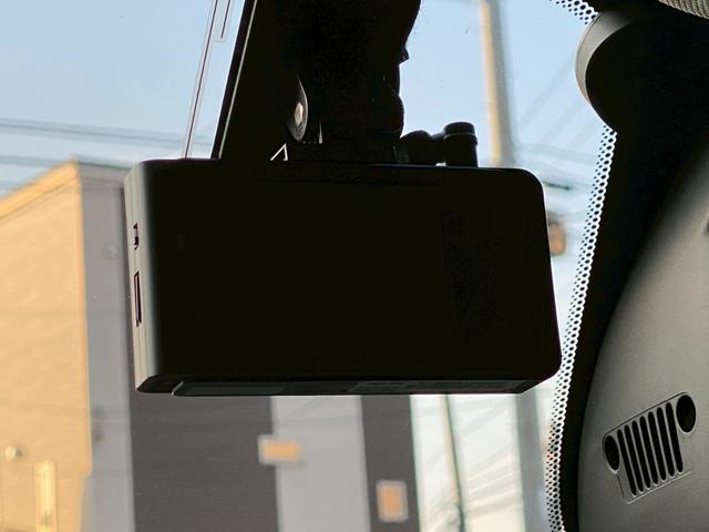 ジープ・レネゲード トレイルホーク　４ＷＤ　ドライブレコーダー　クリアランスソナー　オートクルーズコントロール　レーンアシスト　ナビ　オートライト　ＬＥＤヘッドランプ　スマートキー　アイドリングストップ　ＡＴ　盗難防止システム　ＵＳＢ（6枚目）