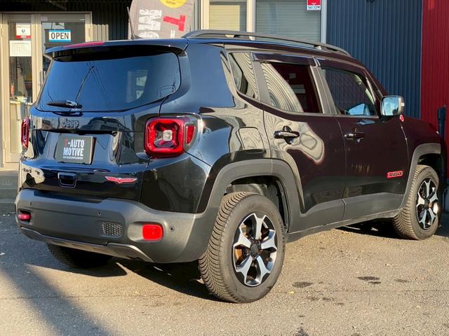 ジープ・レネゲード トレイルホーク　４ＷＤ　ドライブレコーダー　クリアランスソナー　オートクルーズコントロール　レーンアシスト　ナビ　オートライト　ＬＥＤヘッドランプ　スマートキー　アイドリングストップ　ＡＴ　盗難防止システム　ＵＳＢ（14枚目）