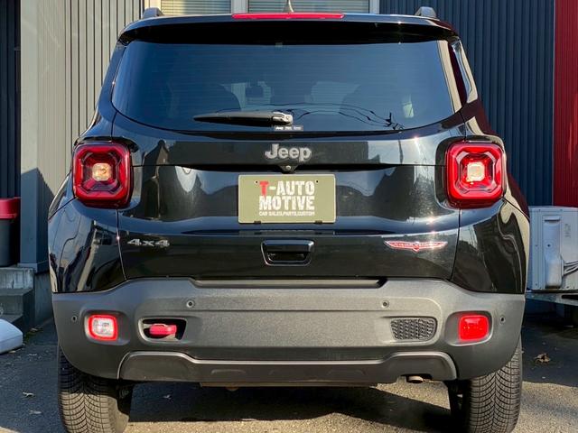 ジープ・レネゲード トレイルホーク　４ＷＤ　ドライブレコーダー　クリアランスソナー　オートクルーズコントロール　レーンアシスト　ナビ　オートライト　ＬＥＤヘッドランプ　スマートキー　アイドリングストップ　ＡＴ　盗難防止システム　ＵＳＢ（15枚目）