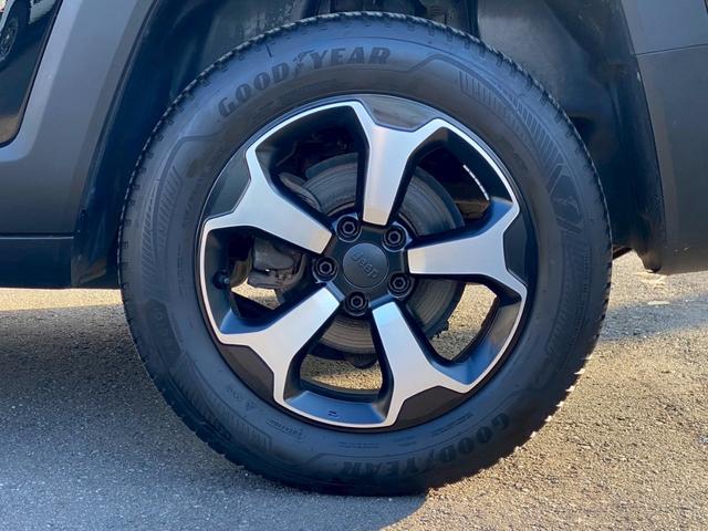 ジープ・レネゲード トレイルホーク　４ＷＤ　ドライブレコーダー　クリアランスソナー　オートクルーズコントロール　レーンアシスト　ナビ　オートライト　ＬＥＤヘッドランプ　スマートキー　アイドリングストップ　ＡＴ　盗難防止システム　ＵＳＢ（20枚目）