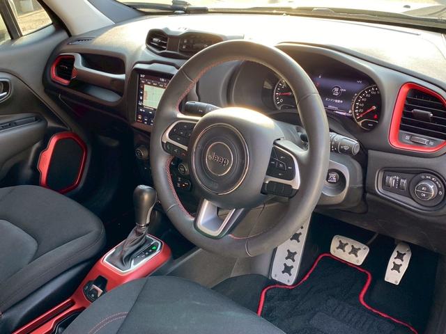 ジープ・レネゲード トレイルホーク　４ＷＤ　ドライブレコーダー　クリアランスソナー　オートクルーズコントロール　レーンアシスト　ナビ　オートライト　ＬＥＤヘッドランプ　スマートキー　アイドリングストップ　ＡＴ　盗難防止システム　ＵＳＢ（23枚目）