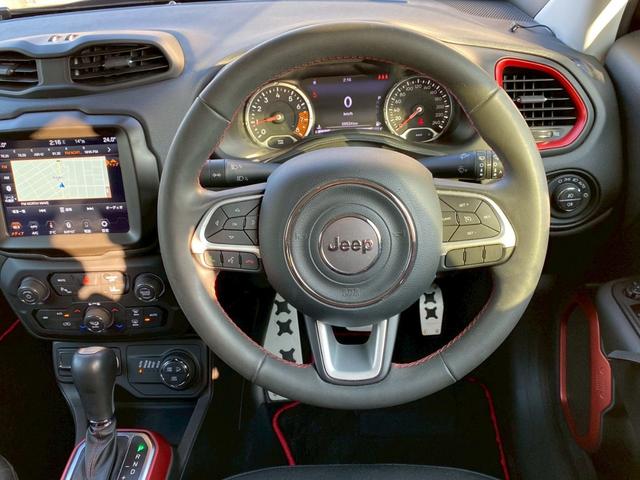 ジープ・レネゲード トレイルホーク　４ＷＤ　ドライブレコーダー　クリアランスソナー　オートクルーズコントロール　レーンアシスト　ナビ　オートライト　ＬＥＤヘッドランプ　スマートキー　アイドリングストップ　ＡＴ　盗難防止システム　ＵＳＢ（26枚目）