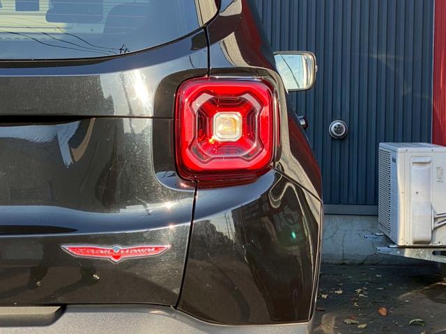 ジープ・レネゲード トレイルホーク　４ＷＤ　ドライブレコーダー　クリアランスソナー　オートクルーズコントロール　レーンアシスト　ナビ　オートライト　ＬＥＤヘッドランプ　スマートキー　アイドリングストップ　ＡＴ　盗難防止システム　ＵＳＢ（30枚目）