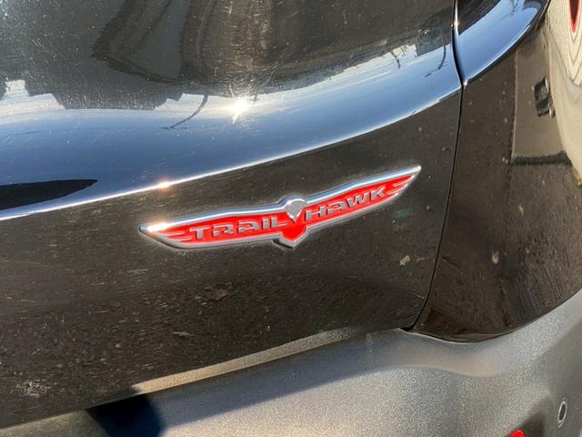 ジープ・レネゲード トレイルホーク　４ＷＤ　ドライブレコーダー　クリアランスソナー　オートクルーズコントロール　レーンアシスト　ナビ　オートライト　ＬＥＤヘッドランプ　スマートキー　アイドリングストップ　ＡＴ　盗難防止システム　ＵＳＢ（33枚目）