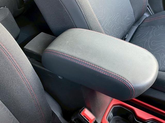 ジープ・レネゲード トレイルホーク　４ＷＤ　ドライブレコーダー　クリアランスソナー　オートクルーズコントロール　レーンアシスト　ナビ　オートライト　ＬＥＤヘッドランプ　スマートキー　アイドリングストップ　ＡＴ　盗難防止システム　ＵＳＢ（35枚目）