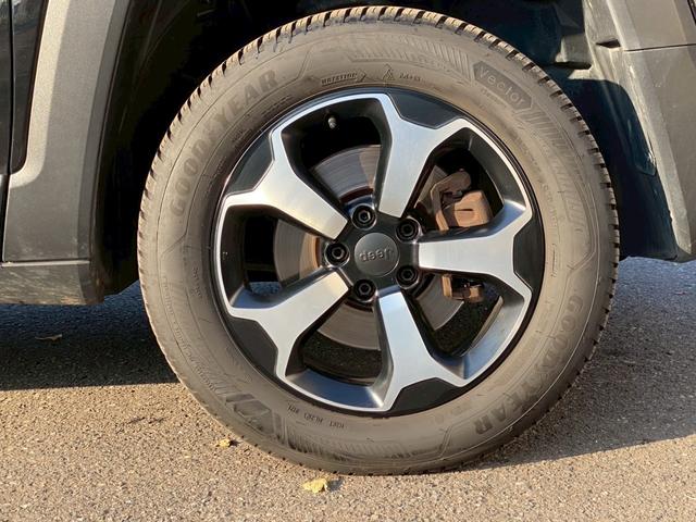 ジープ・レネゲード トレイルホーク　４ＷＤ　ドライブレコーダー　クリアランスソナー　オートクルーズコントロール　レーンアシスト　ナビ　オートライト　ＬＥＤヘッドランプ　スマートキー　アイドリングストップ　ＡＴ　盗難防止システム　ＵＳＢ（37枚目）