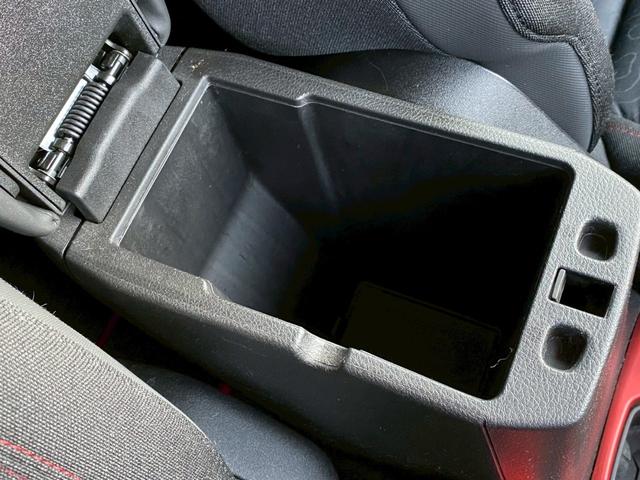 ジープ・レネゲード トレイルホーク　４ＷＤ　ドライブレコーダー　クリアランスソナー　オートクルーズコントロール　レーンアシスト　ナビ　オートライト　ＬＥＤヘッドランプ　スマートキー　アイドリングストップ　ＡＴ　盗難防止システム　ＵＳＢ（44枚目）