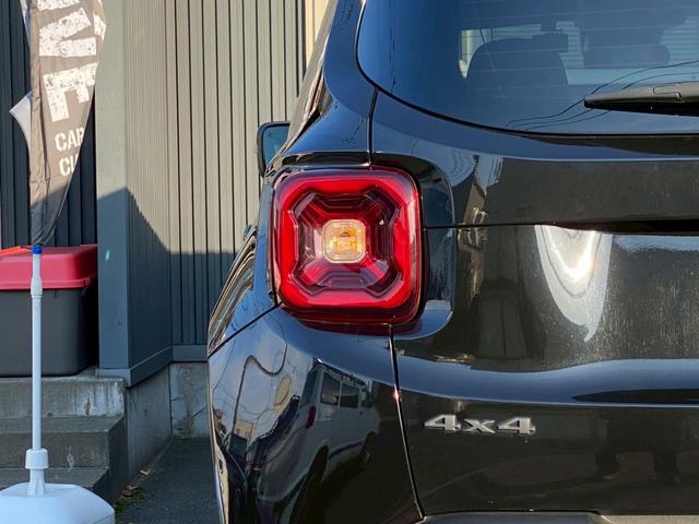 ジープ・レネゲード トレイルホーク　４ＷＤ　ドライブレコーダー　クリアランスソナー　オートクルーズコントロール　レーンアシスト　ナビ　オートライト　ＬＥＤヘッドランプ　スマートキー　アイドリングストップ　ＡＴ　盗難防止システム　ＵＳＢ（47枚目）