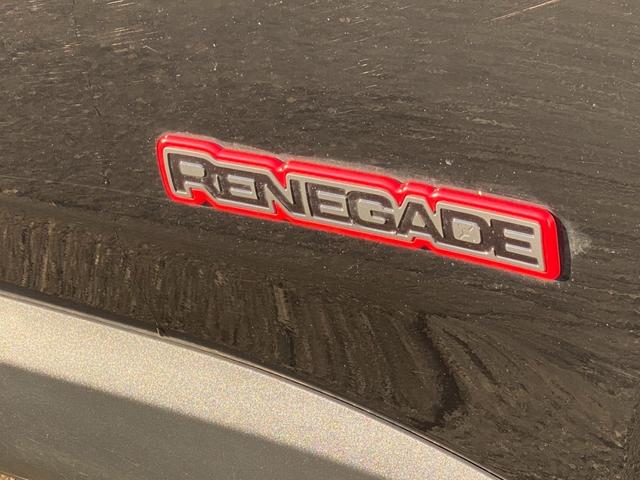 ジープ・レネゲード トレイルホーク　４ＷＤ　ドライブレコーダー　クリアランスソナー　オートクルーズコントロール　レーンアシスト　ナビ　オートライト　ＬＥＤヘッドランプ　スマートキー　アイドリングストップ　ＡＴ　盗難防止システム　ＵＳＢ（48枚目）