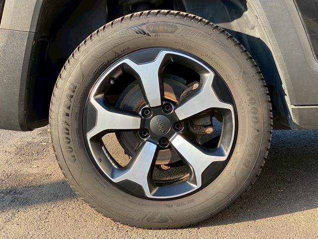ジープ・レネゲード トレイルホーク　４ＷＤ　ドライブレコーダー　クリアランスソナー　オートクルーズコントロール　レーンアシスト　ナビ　オートライト　ＬＥＤヘッドランプ　スマートキー　アイドリングストップ　ＡＴ　盗難防止システム　ＵＳＢ（50枚目）