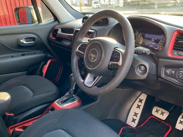 ジープ・レネゲード トレイルホーク　４ＷＤ　ドライブレコーダー　クリアランスソナー　オートクルーズコントロール　レーンアシスト　ナビ　オートライト　ＬＥＤヘッドランプ　スマートキー　アイドリングストップ　ＡＴ　盗難防止システム　ＵＳＢ（57枚目）