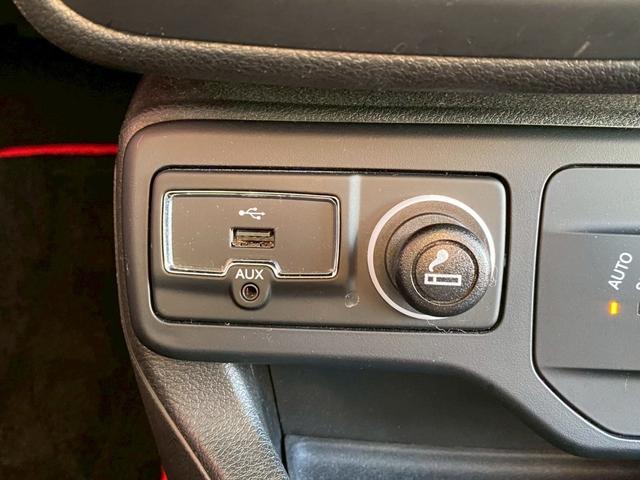 ジープ・レネゲード トレイルホーク　４ＷＤ　ドライブレコーダー　クリアランスソナー　オートクルーズコントロール　レーンアシスト　ナビ　オートライト　ＬＥＤヘッドランプ　スマートキー　アイドリングストップ　ＡＴ　盗難防止システム　ＵＳＢ（60枚目）