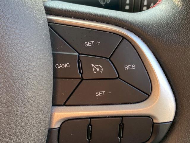 ジープ・レネゲード トレイルホーク　４ＷＤ　ドライブレコーダー　クリアランスソナー　オートクルーズコントロール　レーンアシスト　ナビ　オートライト　ＬＥＤヘッドランプ　スマートキー　アイドリングストップ　ＡＴ　盗難防止システム　ＵＳＢ（70枚目）