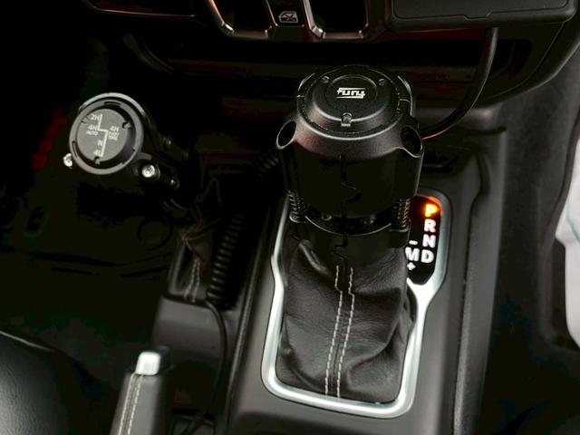 シフトレバー。ぜひ一度お客様の目で確認してください。