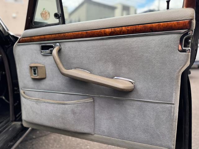 Sクラス 300SEL3.5 左ハンドル AT パワーウインドウ 正規輸入 W109(37枚目)