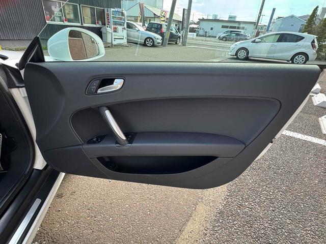ＴＴクーペ ２．０ＴＦＳＩ　Ｓラインリミテッド　ＤＳＧクラッチ交換済　ＥＴＣ　ナビ　ＴＶ　ＡＴ　ＨＩＤ　シートヒーター　アルミホイール　革シート　盗難防止システム　ＡＢＳ　ＣＤ　ＤＶＤ再生　Ｂｌｕｅｔｏｏｔｈ　エアコン　ミッションＤＳＧクラッチ交換済みで安心です（35枚目）
