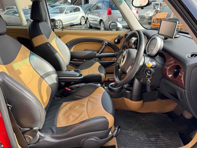 ＭＩＮＩ クーパー　ドライブレコーダー　ＴＶ　アルミホイール　サンルーフ　シートヒーター　ＣＶＴ　盗難防止システム　ＡＢＳ　ＣＤ　エアコン　パワーステアリング　パワーウィンドウ（9枚目）