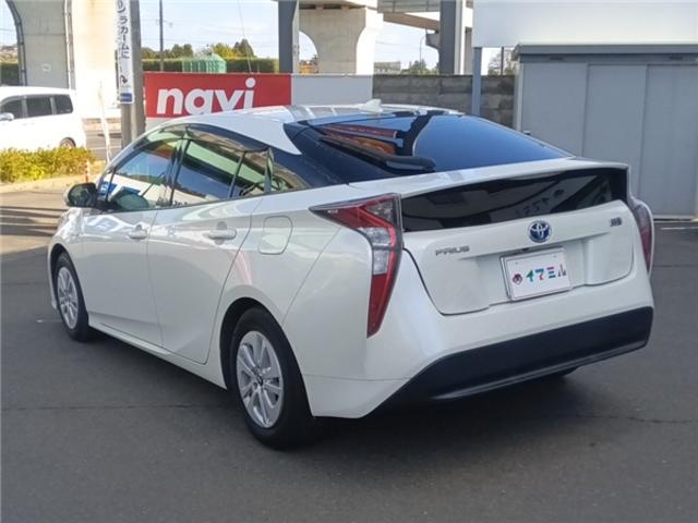 プリウス Ｓ　ワンオーナー　セーフティセンス　純正ナビ　ＴＶ　バックカメラ（4枚目）