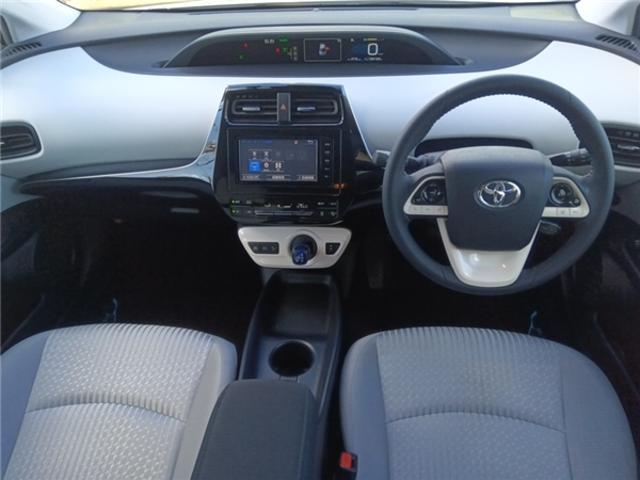 プリウス Ｓ　ワンオーナー　セーフティセンス　純正ナビ　ＴＶ　バックカメラ（5枚目）