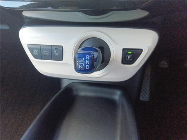 プリウス Ｓ　ワンオーナー　セーフティセンス　純正ナビ　ＴＶ　バックカメラ（8枚目）