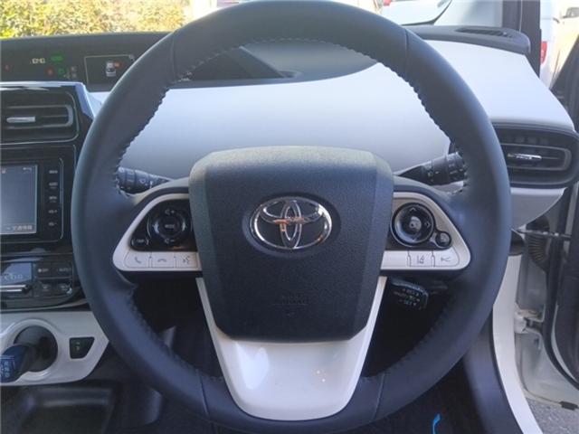 プリウス Ｓ　ワンオーナー　セーフティセンス　純正ナビ　ＴＶ　バックカメラ（11枚目）