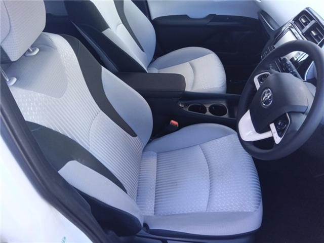 プリウス Ｓ　ワンオーナー　セーフティセンス　純正ナビ　ＴＶ　バックカメラ（16枚目）