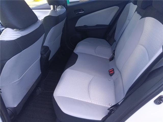 プリウス Ｓ　ワンオーナー　セーフティセンス　純正ナビ　ＴＶ　バックカメラ（20枚目）