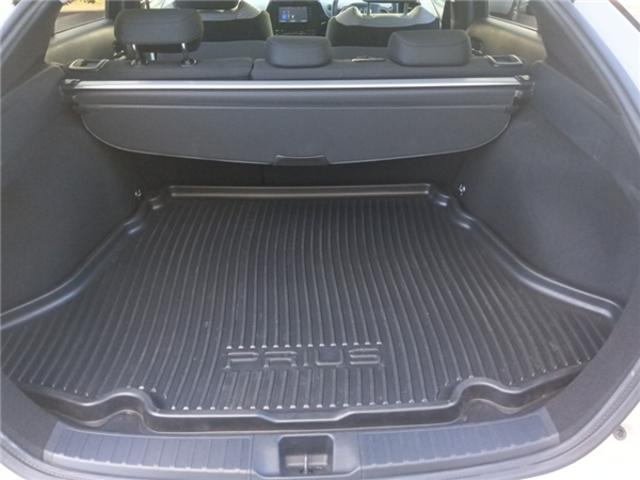 プリウス Ｓ　ワンオーナー　セーフティセンス　純正ナビ　ＴＶ　バックカメラ（25枚目）