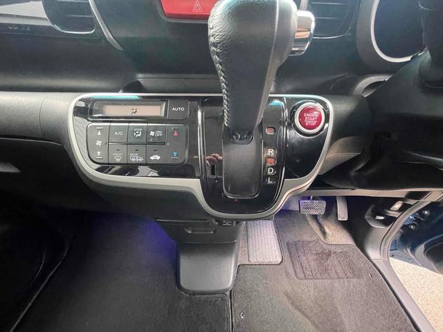 N-BOXカスタム G SSパッケージ 4WD 両側電動スライドドア ナビ TV オートライト HID スマートキー アイドリングストップ 電動格納ミラー ベンチシート CVT 盗難防止システム ABS ESC CD DVD再生 USB(8枚目)