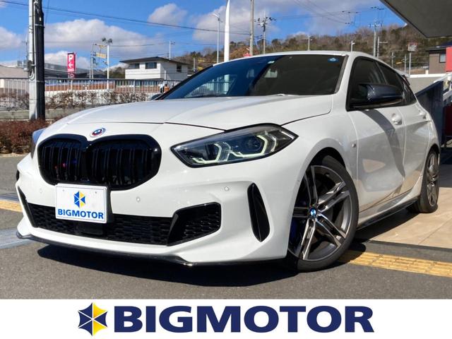 4WD M135i xDrive 純正 メモリーナビ/衝突安全装置/ヘッドランプ LED/ETC/ABS/クルーズコントロール/バックモニター/エアバッグ 運転席/エアバッグ 助手席/衝突安全ボディ 衝突被害軽減システム バックカメラ(1枚目)