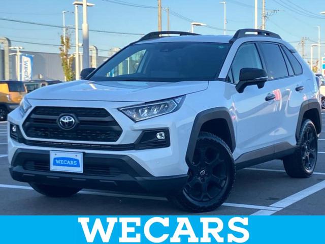 ＲＡＶ４ ４ＷＤアドベンチャーオフロードパッケージ２　保証書／ディスプレイオーディオ＋ナビ１０．５インチ／デジタルインナーミラー／衝突安全装置／シートヒーター　前席／車線逸脱防止支援システム／シート　合皮／ヘッドランプ　ＬＥＤ　衝突被害軽減システム（1枚目）