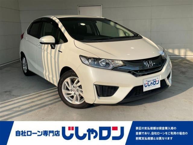 沖縄県沖縄市の中古車ならフィットハイブリッド Ｌパッケージ　純正ナビ　ワンセグＴＶ　プッシュスタート　スマートキー　バックカメラ　ＥＴＣ　Ｂｌｕｅｔｏｏｔｈ接続　クルーズコントロール　ハーフレザー　純正フロアマット　純正アルミホイール　衝突被害軽減システム