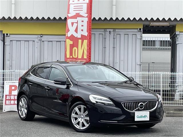 ボルボ Ｖ４０ Ｔ３　クラシックエディション　／禁煙車／ワンオーナー／スカイルーフ／全周囲カメラ／バックカメラ／ＥＴＣ／前後ドラレコ／純正ＨＤＤナビ／フルセグＴＶ／ｉＰｏｄ／ＵＳＢ／ＣＤ／ＤＶＤ／ＨＤＤ／ＢＴ