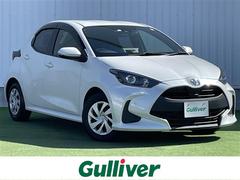 ヤリス X 禁煙車 トヨタセーフティーセンス 8インチオーディオディスプレイ ステアリングリモコン オートライトオートハイビーム レベライザー プッシュスタート スマートキー 電動格納ウィンカーミラー ハロゲン 中古車画像