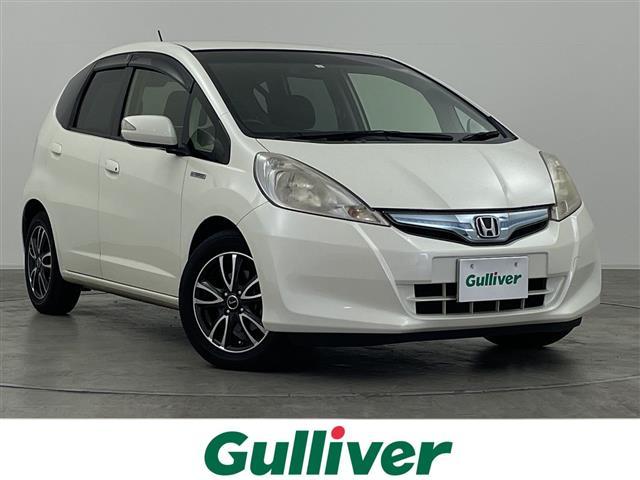 フィットハイブリッド(ホンダ) スマートセレクション　ファインスタイル　Aftermarket７型ナビ　フルセグＴＶ　革巻きステアリング　ステアリングスイッチ　横滑り防止機能　オートエアコン　ハロゲンライト　Aftermarket１５インチアルミホイール　純正フロアマット　ＥＴＣ　スマートキー　禁煙車 中古車画像