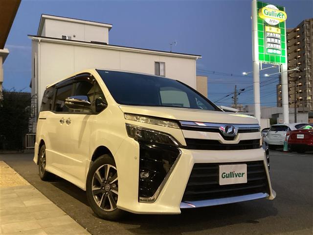 ヴォクシー（トヨタ）ＺＳ　煌　ワンオーナー　純正ＳＤナビ　セーフティセンス　両側パワースライドドア　ＬＥＤヘッド　スマートキー　フリップダウンモニター　クルーズコントロール　ビルトインＥＴＣ　ＡＨＢ　ＬＤＡ　ＰＣＳ　前後ドラレコ 中古車画像