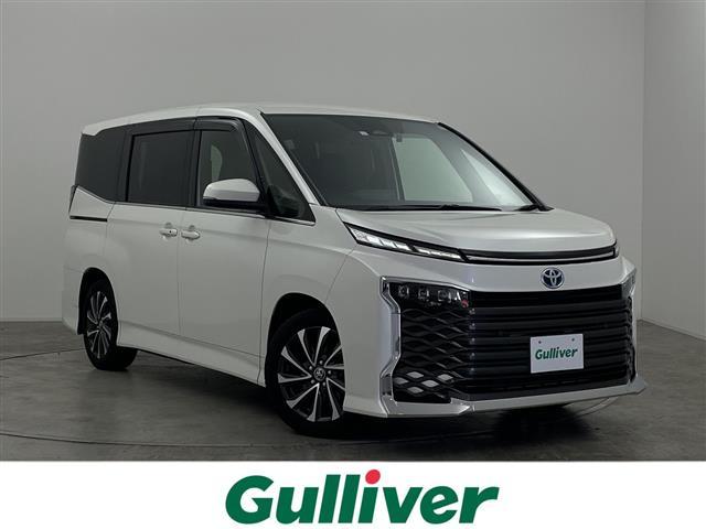 ヴォクシー(トヨタ) ハイブリッドＳ−Ｚ　純正１４型後部席モニター　ユニバーサルステップ　ＣＤ／ＤＶＤデッキ　純正１０．５型ナビ　バックカメラ　衝突被害軽減システム　ＢＳＭ　両側電動スライドドア　シートヒーター　ＬＥＤ　ＥＴＣ２．０　禁煙車 中古車画像