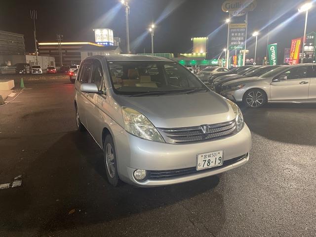 アイシス(トヨタ) Ｇ　ＡＢＳ／盗難防止装置／純正ナビ／ＣＤ／ＭＤ／ＥＴＣ／バックカメラ／純正アルミホイール／純正フロアマット／リモコンキー／３列シート／パワースライドドア（片側） 中古車画像