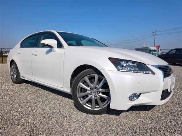 ＧＳ(レクサス) ＧＳ３００ｈ　禁煙車　バックモニタ　クルコン　ＬＥＤヘッドランプ　純正１２型ナビ　Ｂｌｕ−ｒａｙ　ビルトインＥＴＣ　前席パワーシート　運転席シートメモリ　純正オプション１８インチＡＷ　スマートキー　エンジンスイッチ 中古車画像